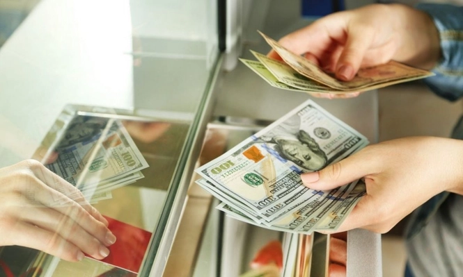 Doanh nghiệp được mua ngoại tệ từ ngân hàng để chuyển ra nước ngoài thanh toán hợp đồng mua hàng hóa